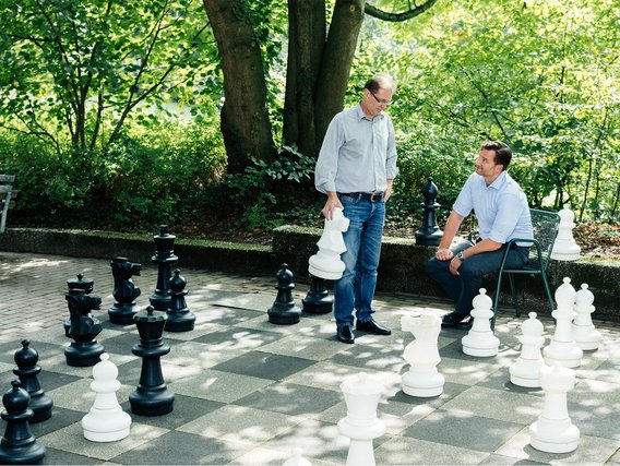 Manche Fehler macht man am besten keinmal – deshalb nutzen unsere leidenschaftlichen Ingenieure auch ihre Mittagspause konstruktiv.