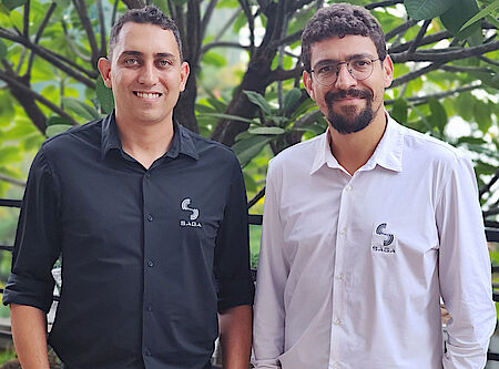 [Translate to German:] The founders of Saga: Saulo Liberato on the left, Luiz Gabriel Oliveira Lima on the right.