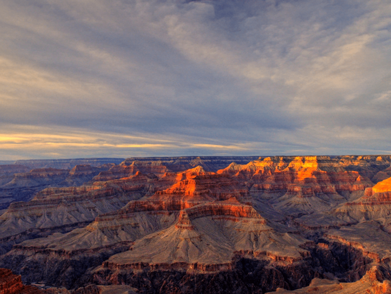 Camadas de rochas sedimentares no Grand Canyon Mapeamento em larga escala das camadas horizontais de rocha sedimentar no Grand Canyon