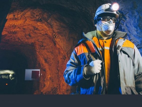 Mineradores Mineiros em um túnel