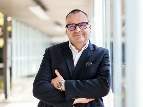Jens-Peter Lux, Geschäftsführer DMT GROUP Porträtfoto von Jens-Peter Lux, Geschäftsführer DMT GROUP