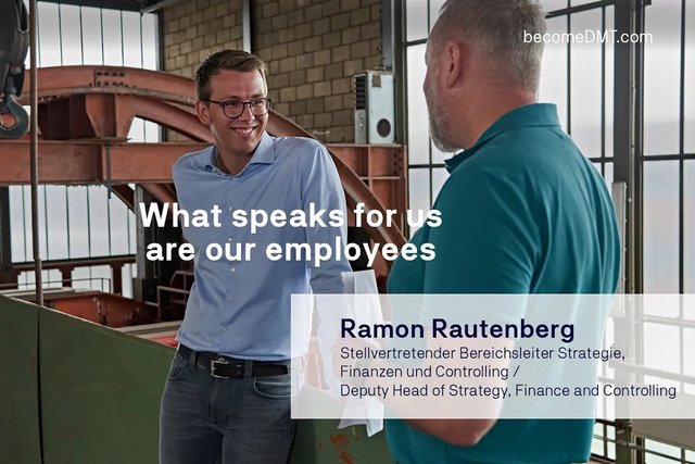 Ramon Rautenberg und Manuel Frinke beim Interview in einer Industriehalle
