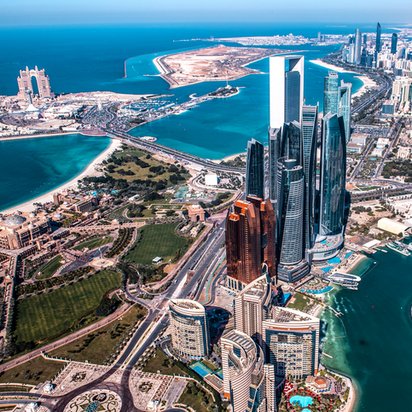 Luftbild von Abu Dhabi, Sitz von DMT Middle East