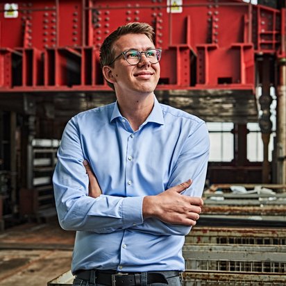 Ramon Rautenberg Ramon Rautenberg in einer Industriehalle