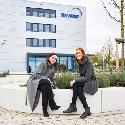Suzan Bayram und Natalie Morris Suzan Bayram und Natalie Morris auf dem DMT-Campus in Essen
