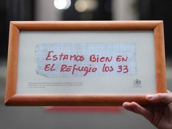 Imagem real da mensagem “enviada” pelos mineiros avisando à superfície que estavam vivos.