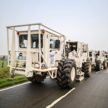 Vibrotruks Vibrotrucks auf Straße