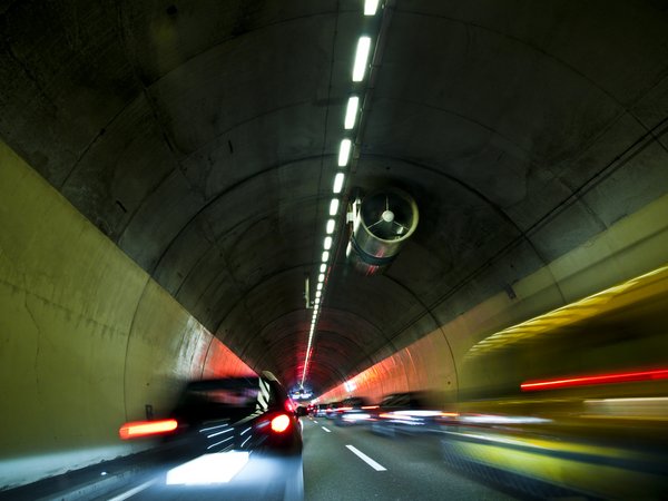 Straßentunnel mit Turbinenlüftung