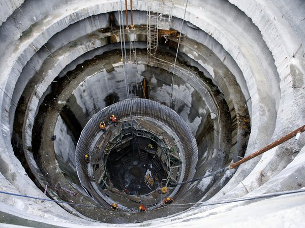 Schacht eines U-Bahn-Bauprojektes