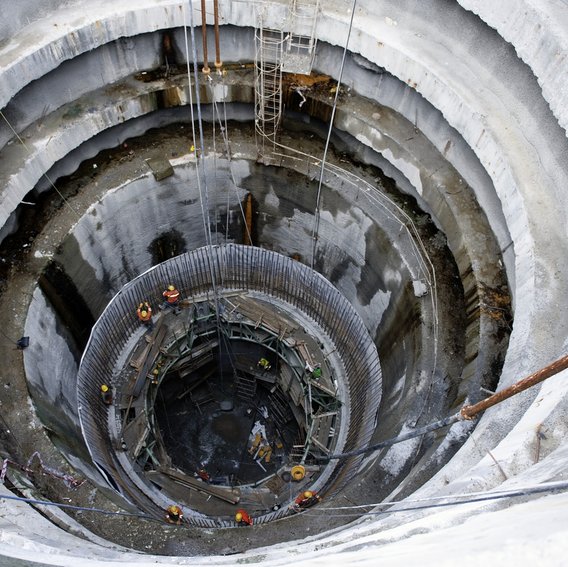 Schacht eines U-Bahn-Bauprojektes Schacht eines U-Bahn-Bauprojektes