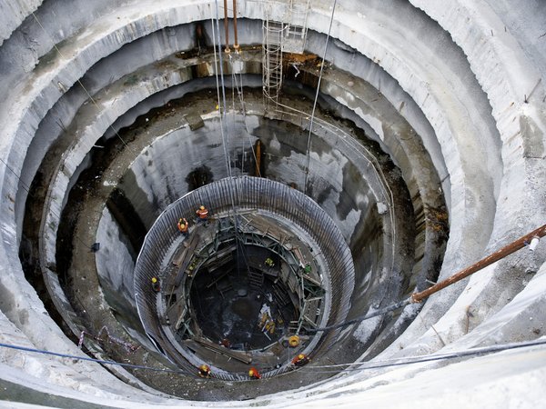 Schacht eines U-Bahn-Bauprojektes