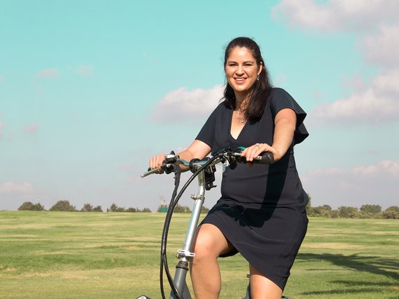 Lara Smith, Managing Director at CORE CONSULTANTS, on her e-bike in Tel Aviv