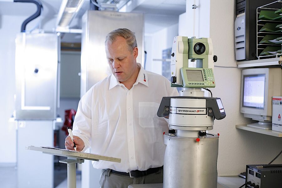 Präzisionsvermessungskreisel mit Bandsuspension Präzisionsvermessungskreisel mit Bandsuspension