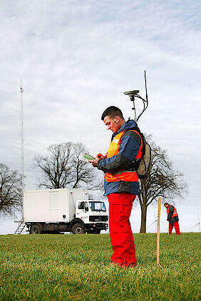 Surveying of source and receiver points Surveying of source and receiver points