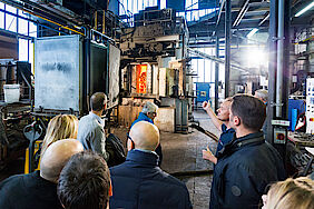 Expert discussions in front of the coking oven Expert discussions in front of the coking oven