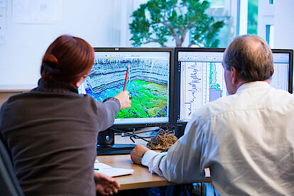 Geophysikalische Datenverarbeitung und geologische Interpretation Geophysikalische Datenverarbeitung und geologische Interpretation