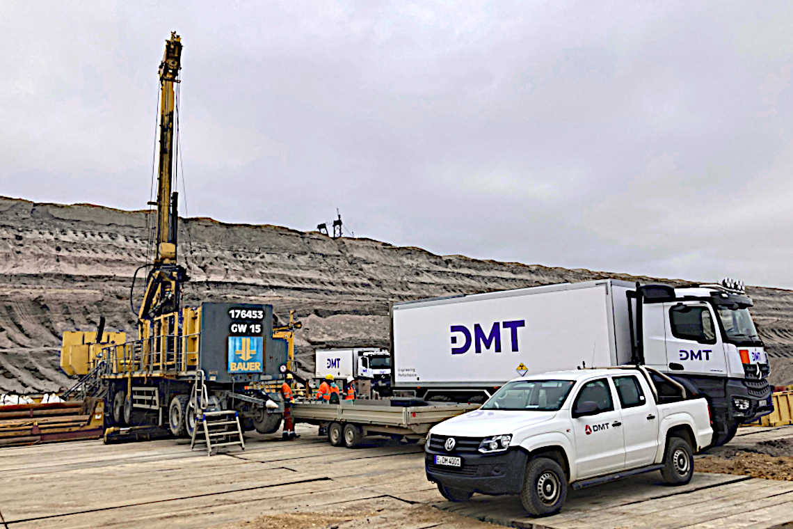 Bohrlochmesstrucks der DMT am Bohrplatz in Hambach